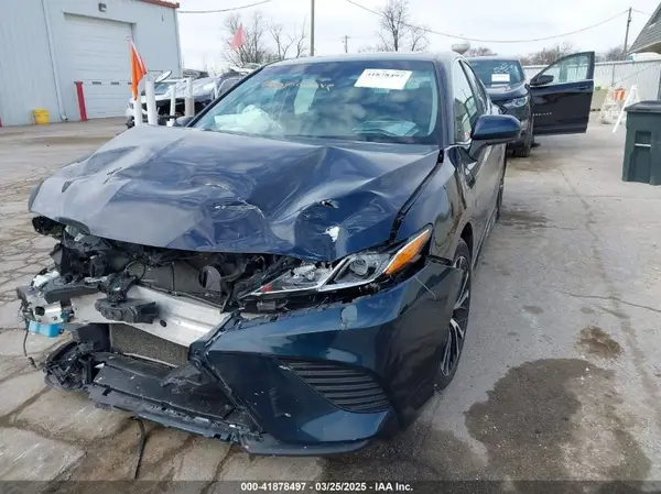 4T1B11HK1JU667277 2018 TOYOTA CAMRY - Image 2