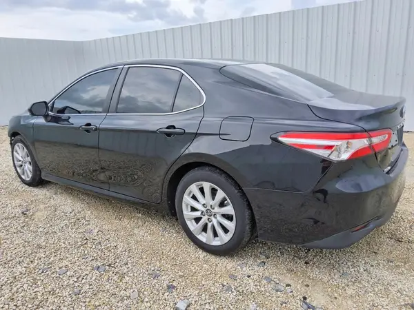 4T1B11HK1JU667733 2018 TOYOTA CAMRY - Image 2