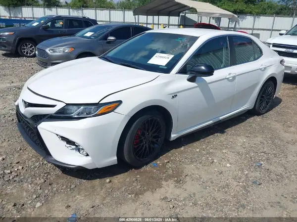 4T1B11HK1JU669126 2018 TOYOTA CAMRY - Image 2