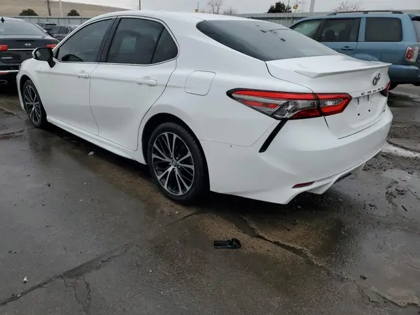 4T1B11HK1JU669787 2018 TOYOTA CAMRY - Image 2