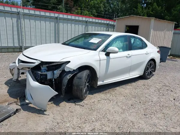 4T1B11HK1JU670048 2018 TOYOTA CAMRY - Image 2