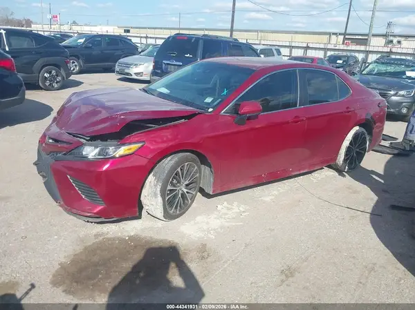 4T1B11HK1JU670440 2018 TOYOTA CAMRY - Image 2