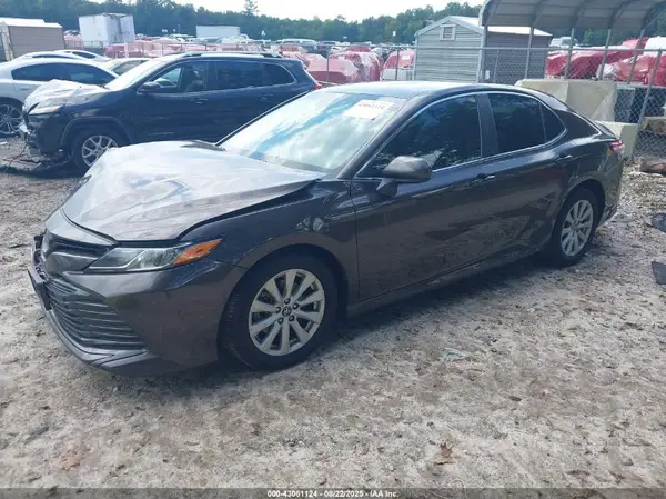 4T1B11HK1JU670681 2018 TOYOTA CAMRY - Image 2