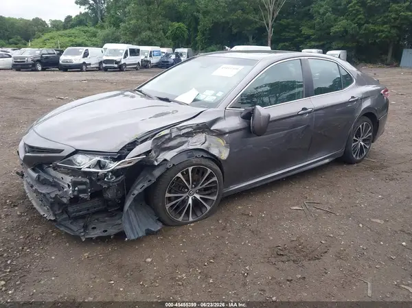 4T1B11HK1JU671653 2018 TOYOTA CAMRY - Image 2