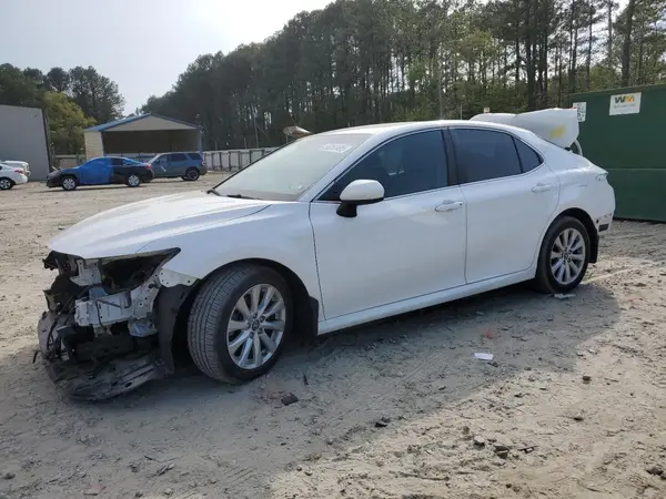 4T1B11HK1JU671667 2018 TOYOTA CAMRY - Image 1