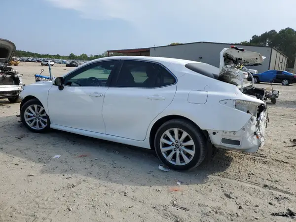 4T1B11HK1JU671667 2018 TOYOTA CAMRY - Image 2