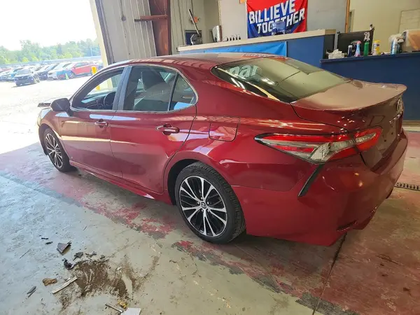 4T1B11HK1JU672270 2018 TOYOTA CAMRY - Image 2