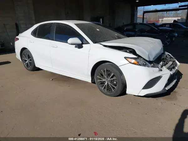 4T1B11HK1JU672995 2018 TOYOTA CAMRY - Image 1