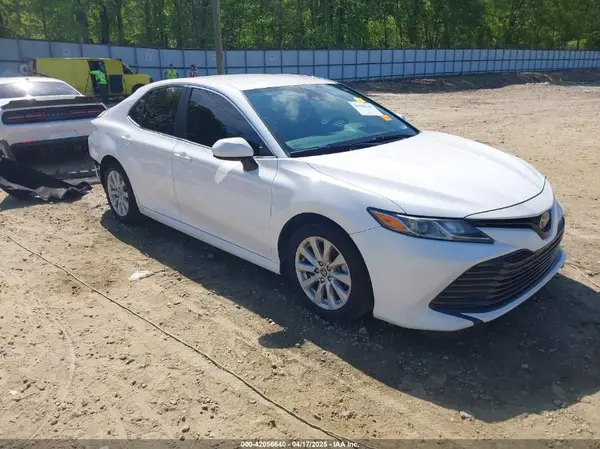 4T1B11HK1JU674343 2018 TOYOTA CAMRY - Image 1