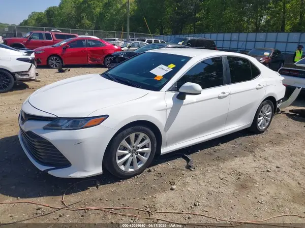 4T1B11HK1JU674343 2018 TOYOTA CAMRY - Image 2