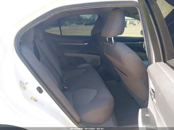 4T1B11HK1JU674343 2018 TOYOTA CAMRY - Image 8