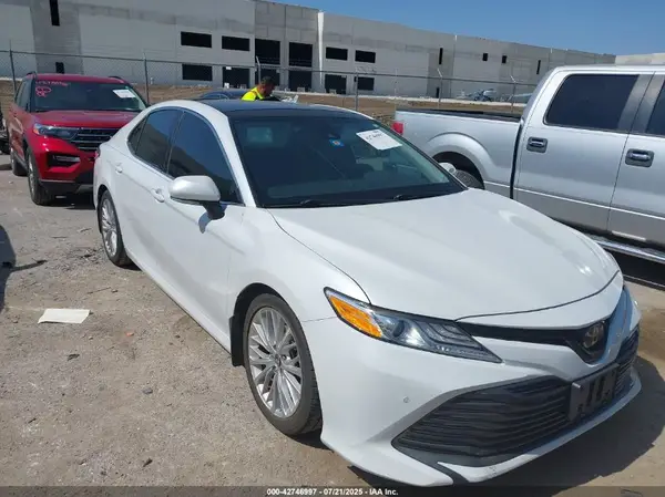 4T1B11HK1JU674519 2018 TOYOTA CAMRY - Image 1