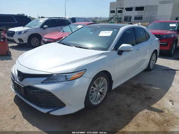 4T1B11HK1JU674519 2018 TOYOTA CAMRY - Image 2