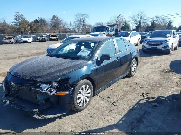 4T1B11HK1JU675444 2018 TOYOTA CAMRY - Image 2