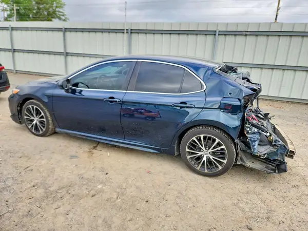 4T1B11HK1JU675864 2018 TOYOTA CAMRY - Image 2