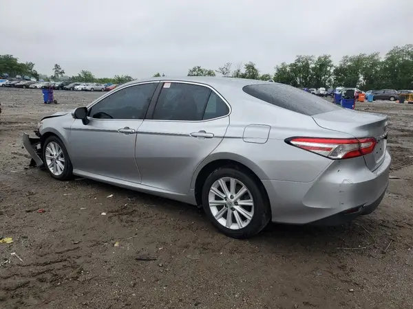 4T1B11HK1JU676318 2018 TOYOTA CAMRY - Image 2