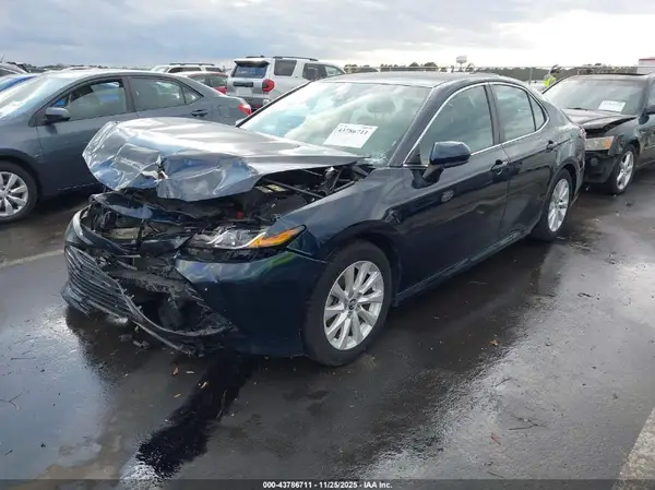 4T1B11HK1JU676352 2018 TOYOTA CAMRY - Image 2