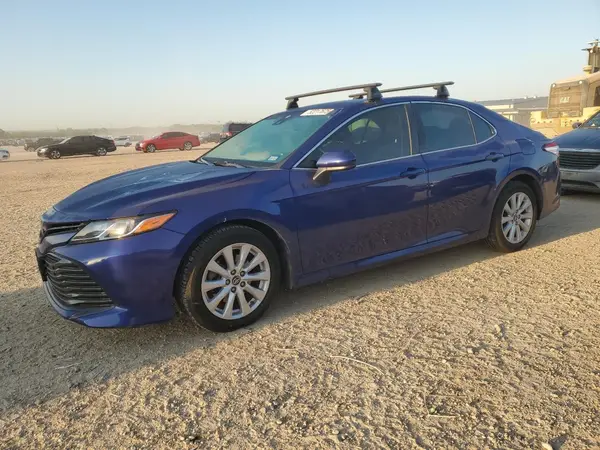 4T1B11HK1JU676450 2018 TOYOTA CAMRY - Image 1