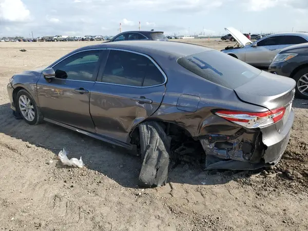 4T1B11HK1JUL15834 2018 TOYOTA CAMRY - Image 2