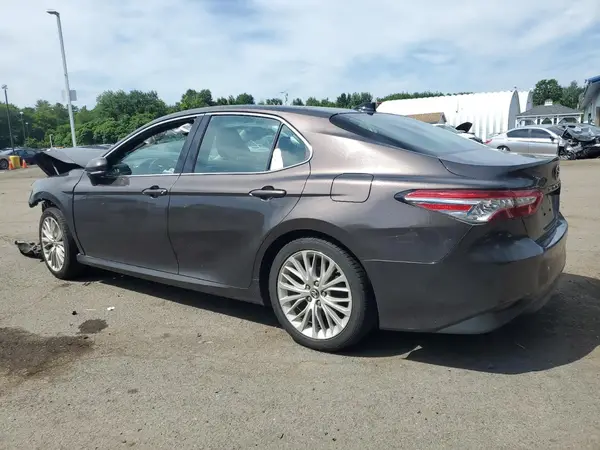 4T1B11HK1KU161675 2019 TOYOTA CAMRY - Image 2