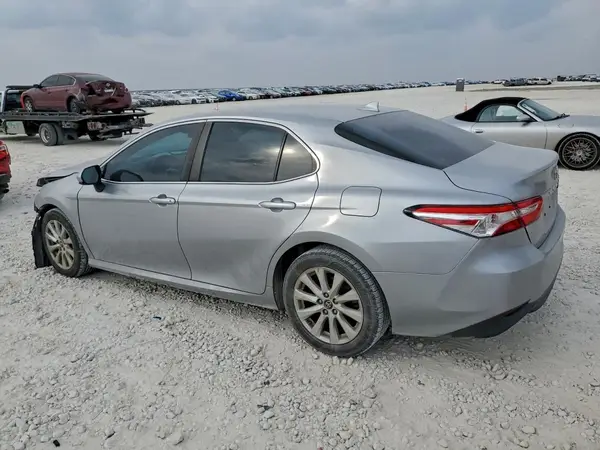 4T1B11HK1KU165600 2019 TOYOTA CAMRY - Image 2