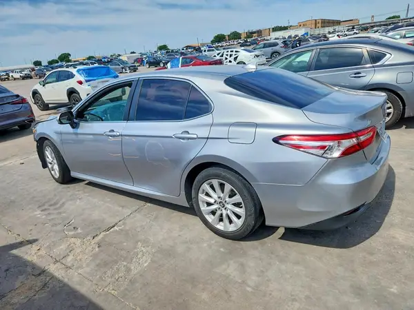 4T1B11HK1KU166214 2019 TOYOTA CAMRY - Image 2