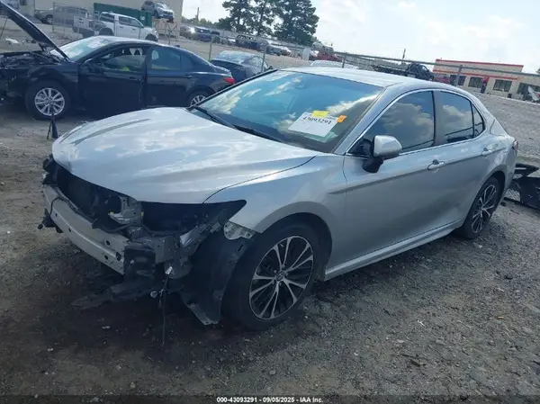 4T1B11HK1KU180162 2019 TOYOTA CAMRY - Image 2