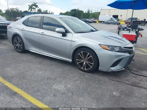 4T1B11HK1KU185040 2019 TOYOTA CAMRY - Image 1