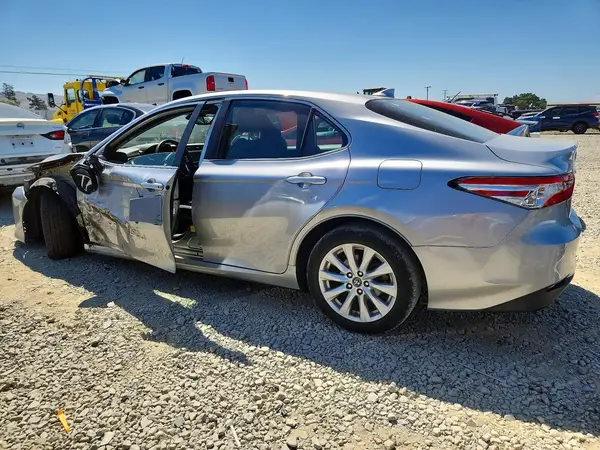 4T1B11HK1KU195986 2019 TOYOTA CAMRY - Image 2
