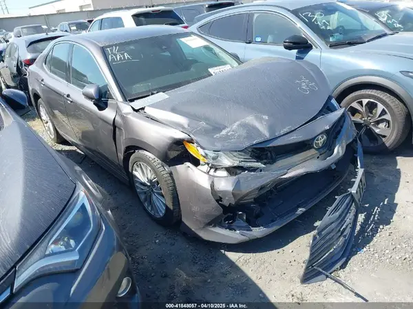 4T1B11HK1KU196426 2019 TOYOTA CAMRY - Image 1