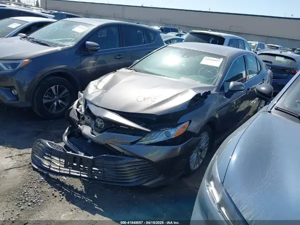 4T1B11HK1KU196426 2019 TOYOTA CAMRY - Image 2