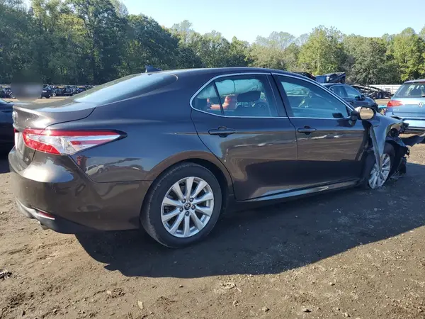 4T1B11HK1KU202211 2019 TOYOTA CAMRY - Image 2