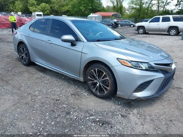 4T1B11HK1KU204024 2019 TOYOTA CAMRY - Image 1