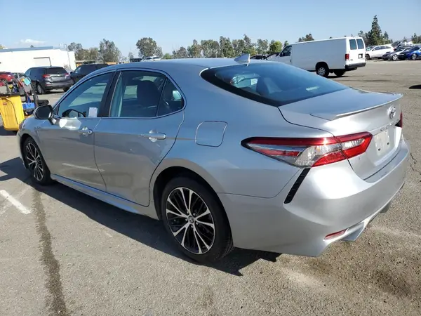 4T1B11HK1KU209076 2019 TOYOTA CAMRY - Image 2