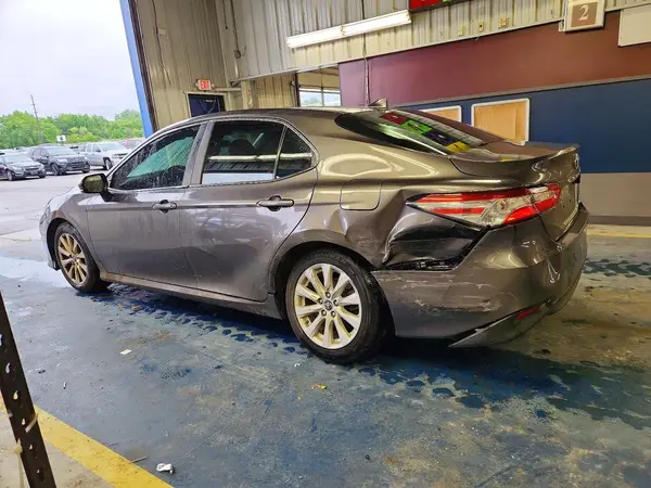 4T1B11HK1KU210356 2019 TOYOTA CAMRY - Image 2