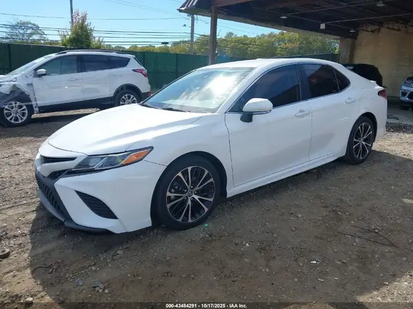 4T1B11HK1KU211300 2019 TOYOTA CAMRY - Image 2