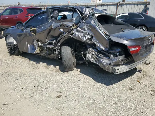 4T1B11HK1KU211586 2019 TOYOTA CAMRY - Image 2
