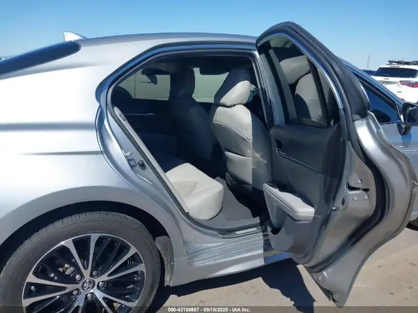 4T1B11HK1KU213788 2019 TOYOTA CAMRY - Image 8