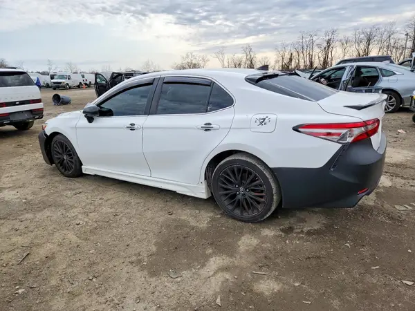 4T1B11HK1KU218442 2019 TOYOTA CAMRY - Image 2