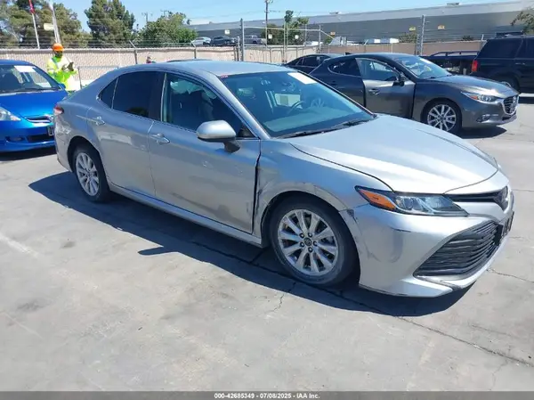 4T1B11HK1KU219218 2019 TOYOTA CAMRY - Image 1