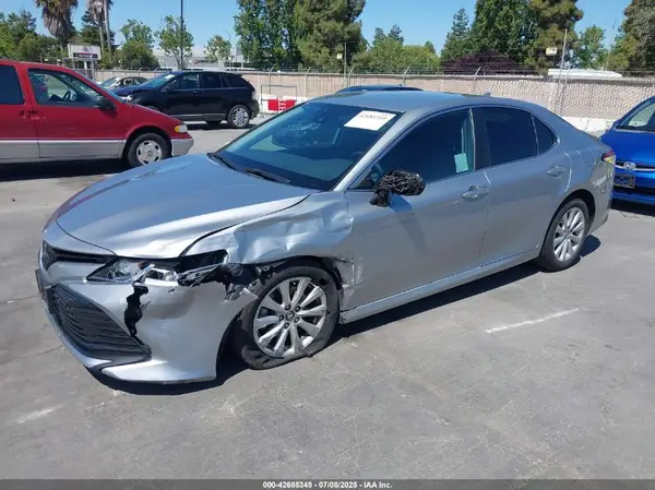 4T1B11HK1KU219218 2019 TOYOTA CAMRY - Image 2