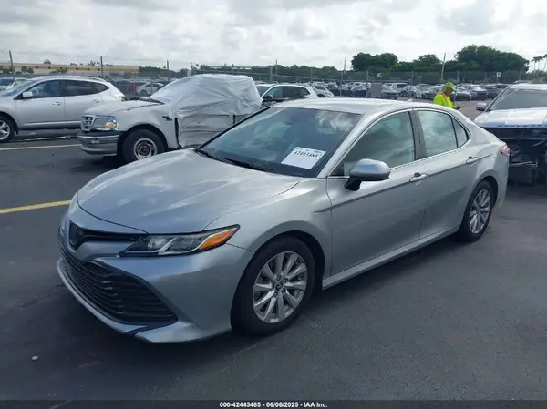 4T1B11HK1KU228887 2019 TOYOTA CAMRY - Image 2