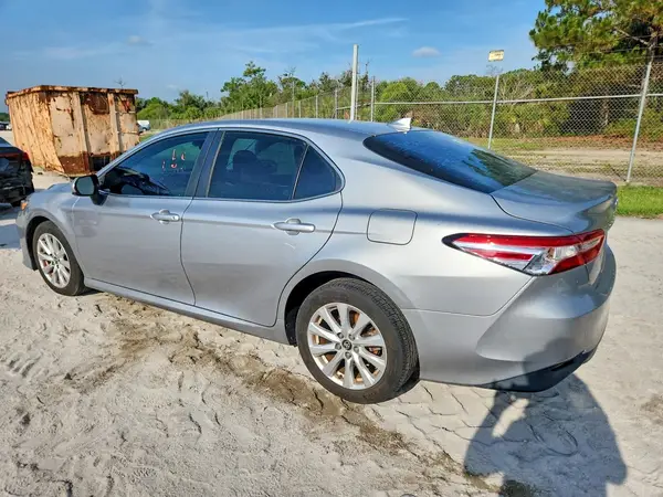 4T1B11HK1KU232566 2019 TOYOTA CAMRY - Image 2