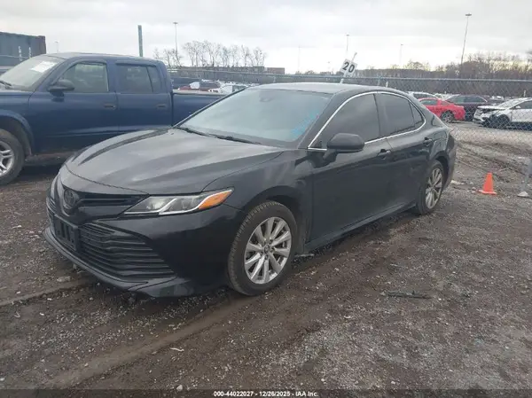 4T1B11HK1KU235791 2019 TOYOTA CAMRY - Image 2
