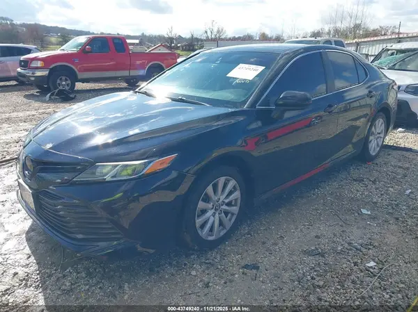 4T1B11HK1KU238769 2019 TOYOTA CAMRY - Image 2