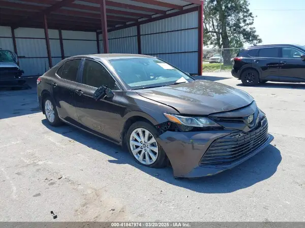 4T1B11HK1KU240845 2019 TOYOTA CAMRY - Image 1