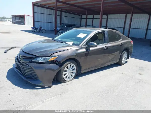 4T1B11HK1KU240845 2019 TOYOTA CAMRY - Image 2