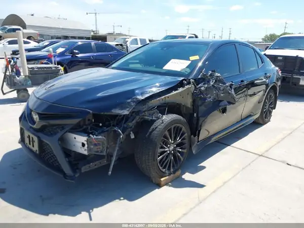 4T1B11HK1KU242885 2019 TOYOTA CAMRY - Image 2