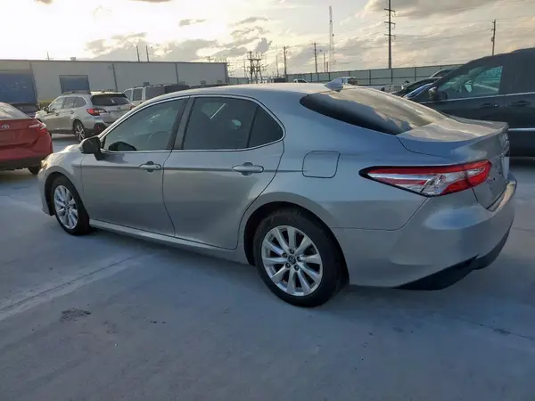 4T1B11HK1KU250632 2019 TOYOTA CAMRY - Image 2