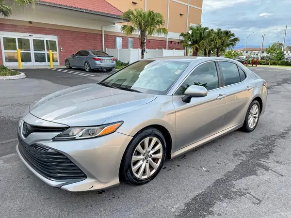 4T1B11HK1KU252087 2019 TOYOTA CAMRY - Image 2